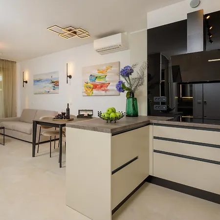 Eden & Blue Horizon Apartment