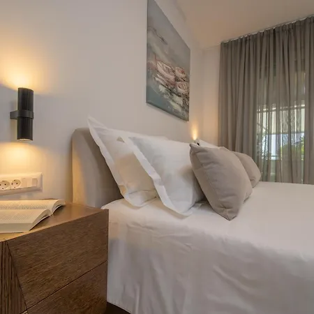 Eden & Blue Horizon Apartment *