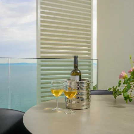 Eden & Blue Horizon Apartment *