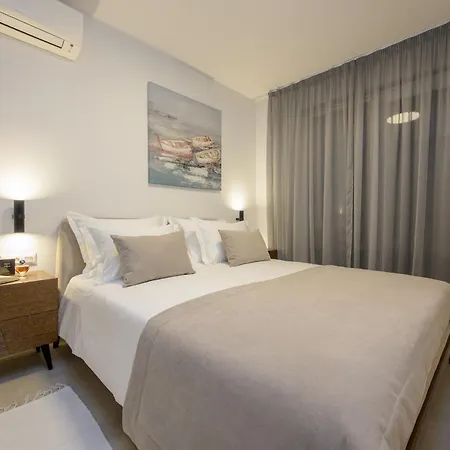 Eden & Blue Horizon Apartment Split