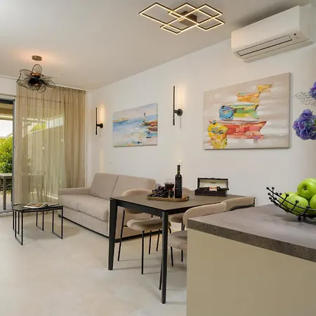 Eden & Blue Horizon Apartment *