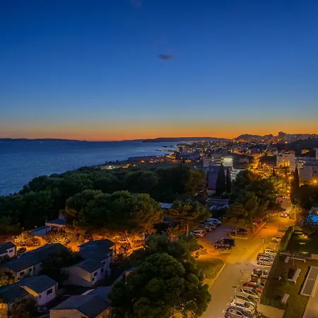 Eden & Blue Horizon Apartment *