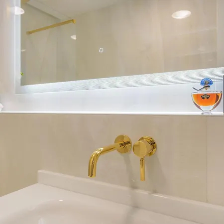 Eden & Blue Horizon Apartment Split