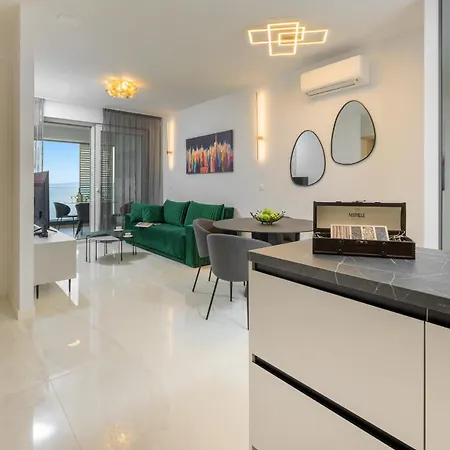 Eden & Blue Horizon Apartment Split