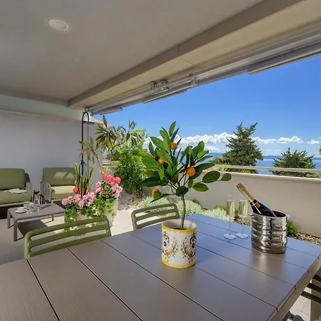 Eden & Blue Horizon Apartment Split