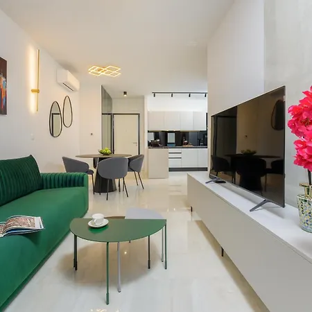 Eden & Blue Horizon Apartment Split