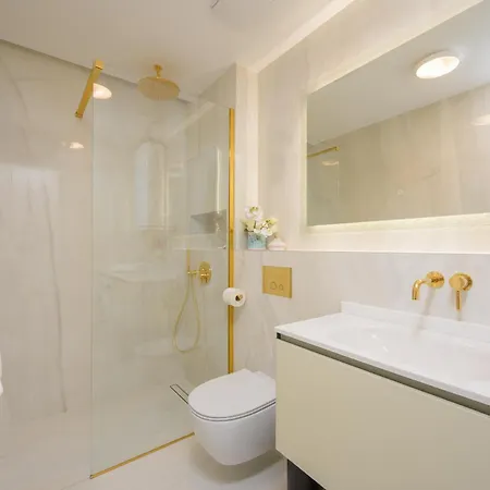 Eden & Blue Horizon Apartment Split