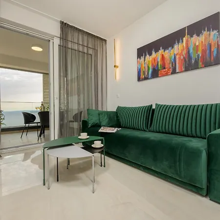 Eden & Blue Horizon Apartment Split