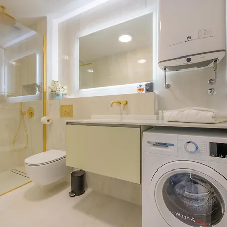 Eden & Blue Horizon Apartment *