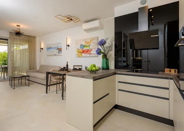 Eden & Blue Horizon Apartment