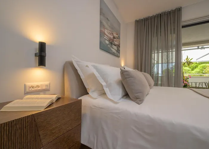 Eden & Blue Horizon Apartment *