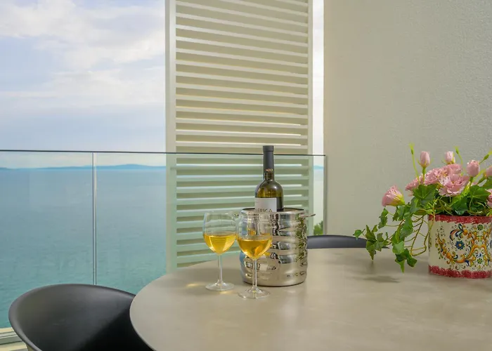 Eden & Blue Horizon Apartment *