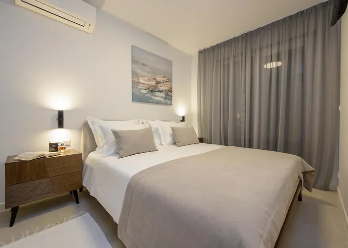 Eden & Blue Horizon Apartment Split