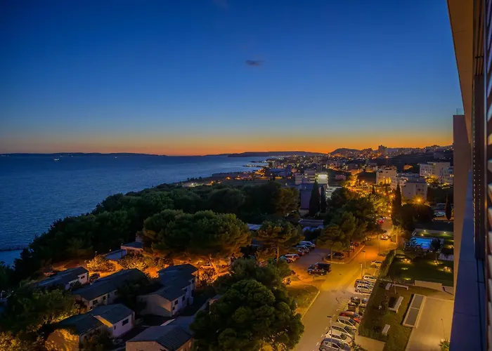 Eden & Blue Horizon Apartment *