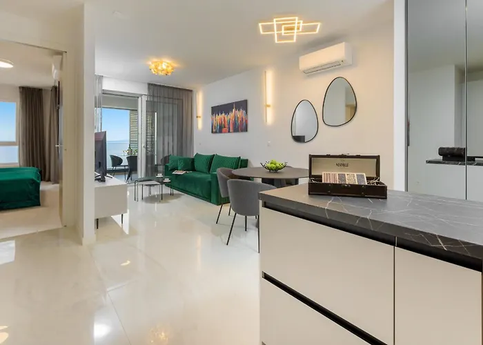 Eden & Blue Horizon Apartment Split