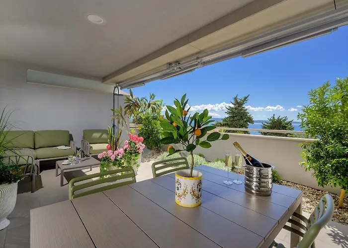 Eden & Blue Horizon Apartment Split