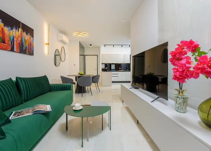 Eden & Blue Horizon Apartment Split