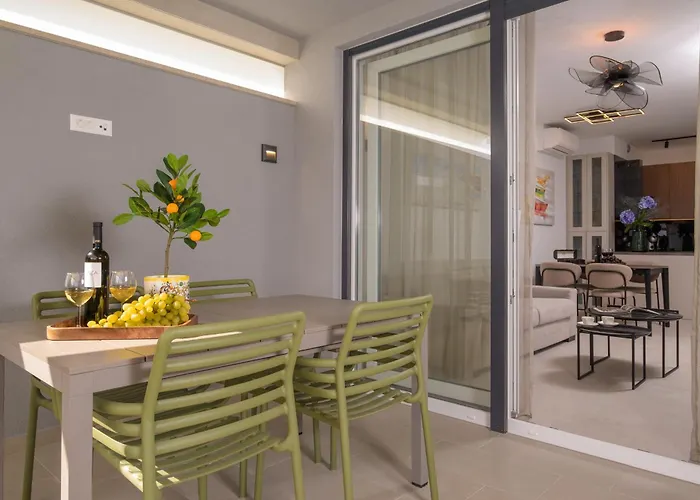 Eden & Blue Horizon Apartment Split