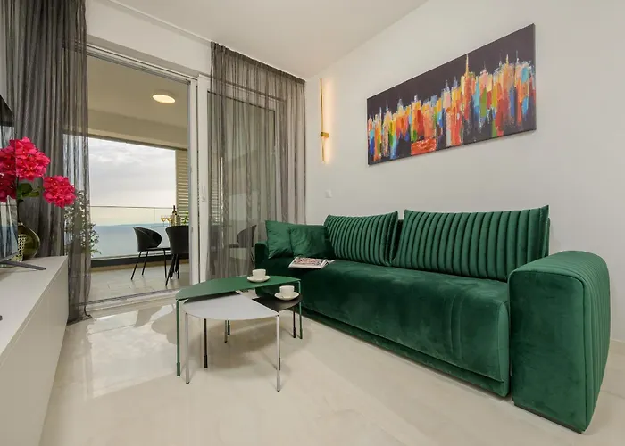 Eden & Blue Horizon Apartment Split