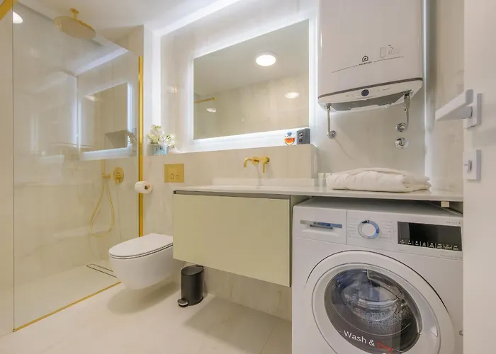 Eden & Blue Horizon Apartment *